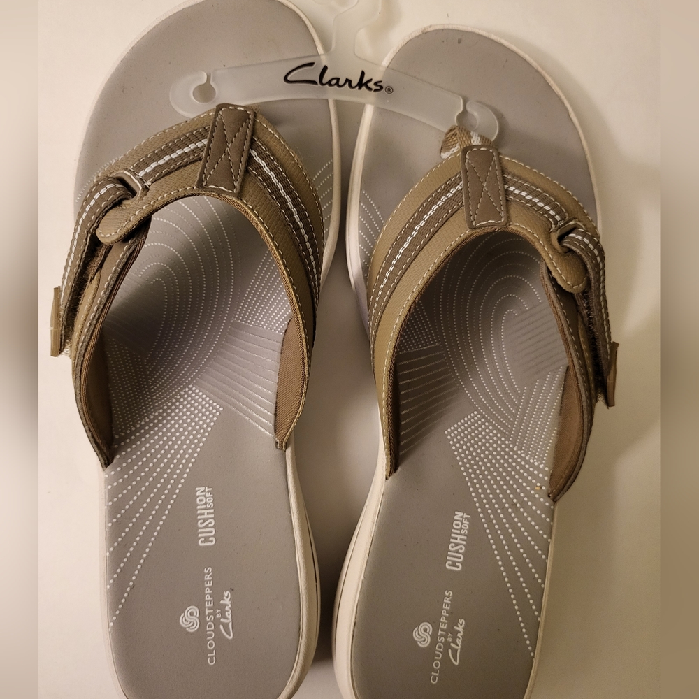 Clarks Cloudsteppers Size 8 Tan